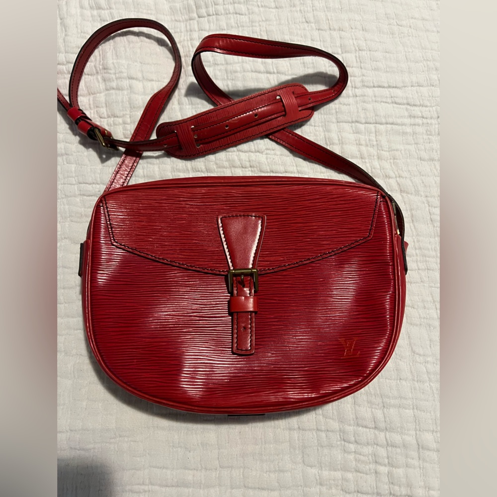 LV Elegant Red Leather Crossbody Bag GUC 0581